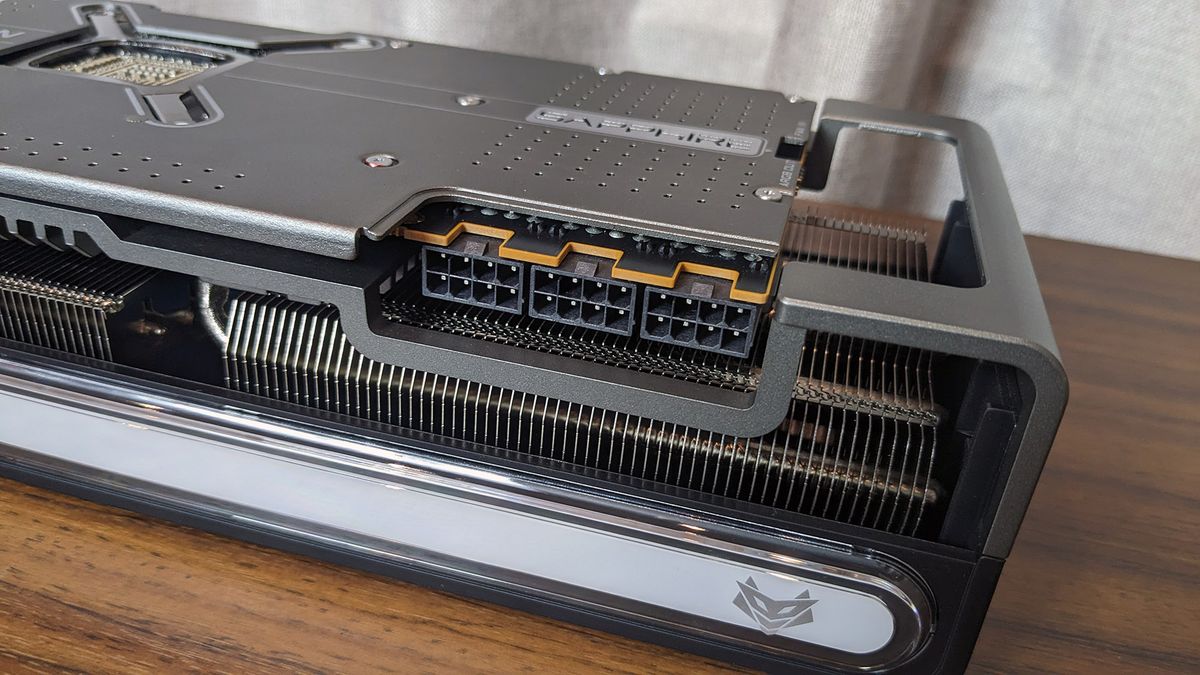 Sapphire Nitro+ Radeon RX 7900 XTX Vapor-X power inputs