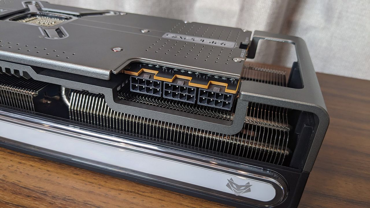 Sapphire Nitro+ Radeon RX 7900 XTX Vapor-X power inputs