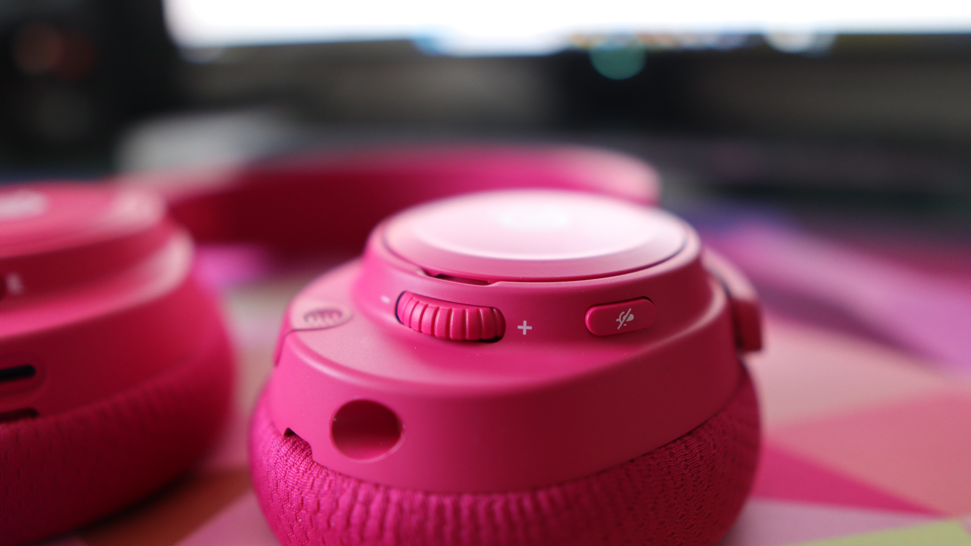SteelSeries Arctis Nova 7X Wireless Gen 2 in pink on a mouse pad.