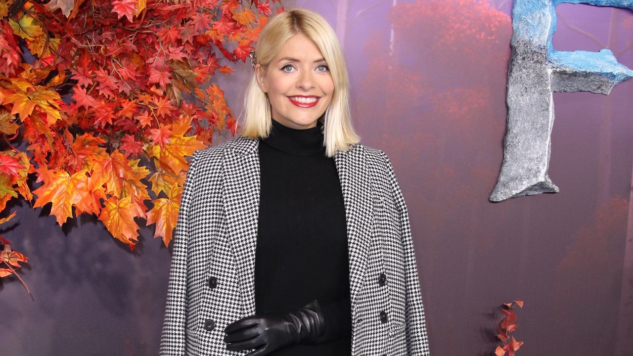 Holly Willoughby outfit