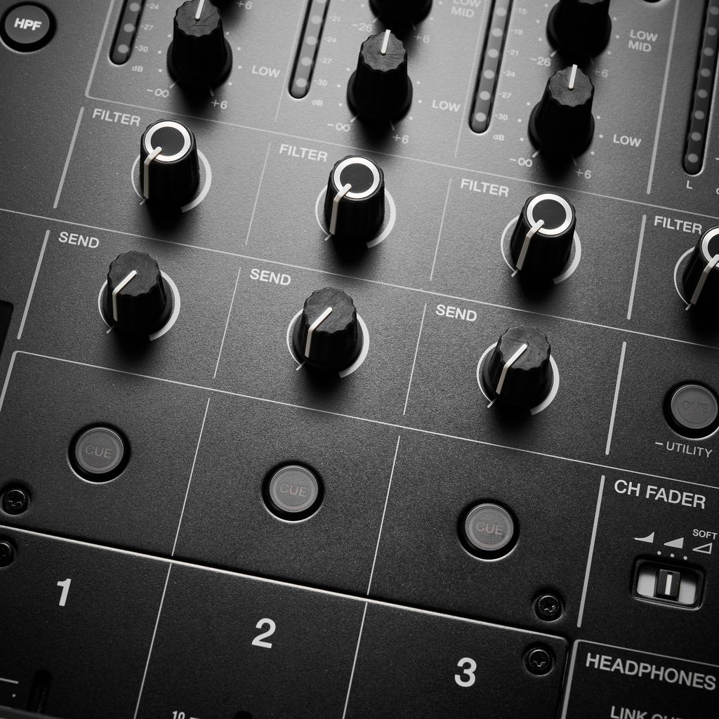 AlphaTheta DJM-V5