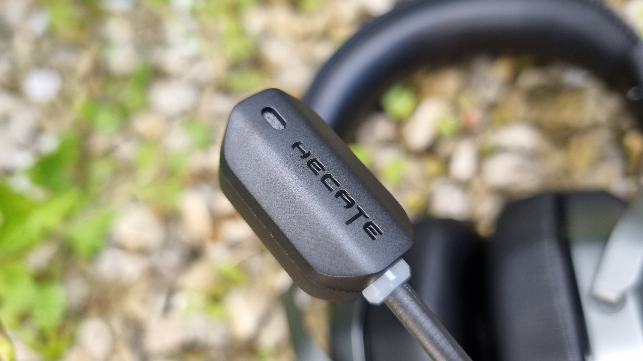 A close up of the microphone housing on the Edifier G5 wireless gaming headset