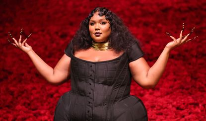  Lizzo attends The 2022 Met Gala Celebrating &quot;In America: An Anthology of Fashion&quot; at The Metropolitan Museum of Art on May 02, 2022 in New York City