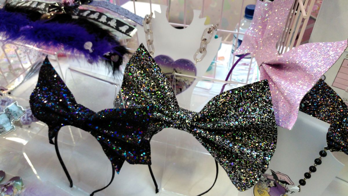 The slightly soft focus here has actually done a nice job of bringing out the glitter. So that&rsquo;s an unintended bonus.