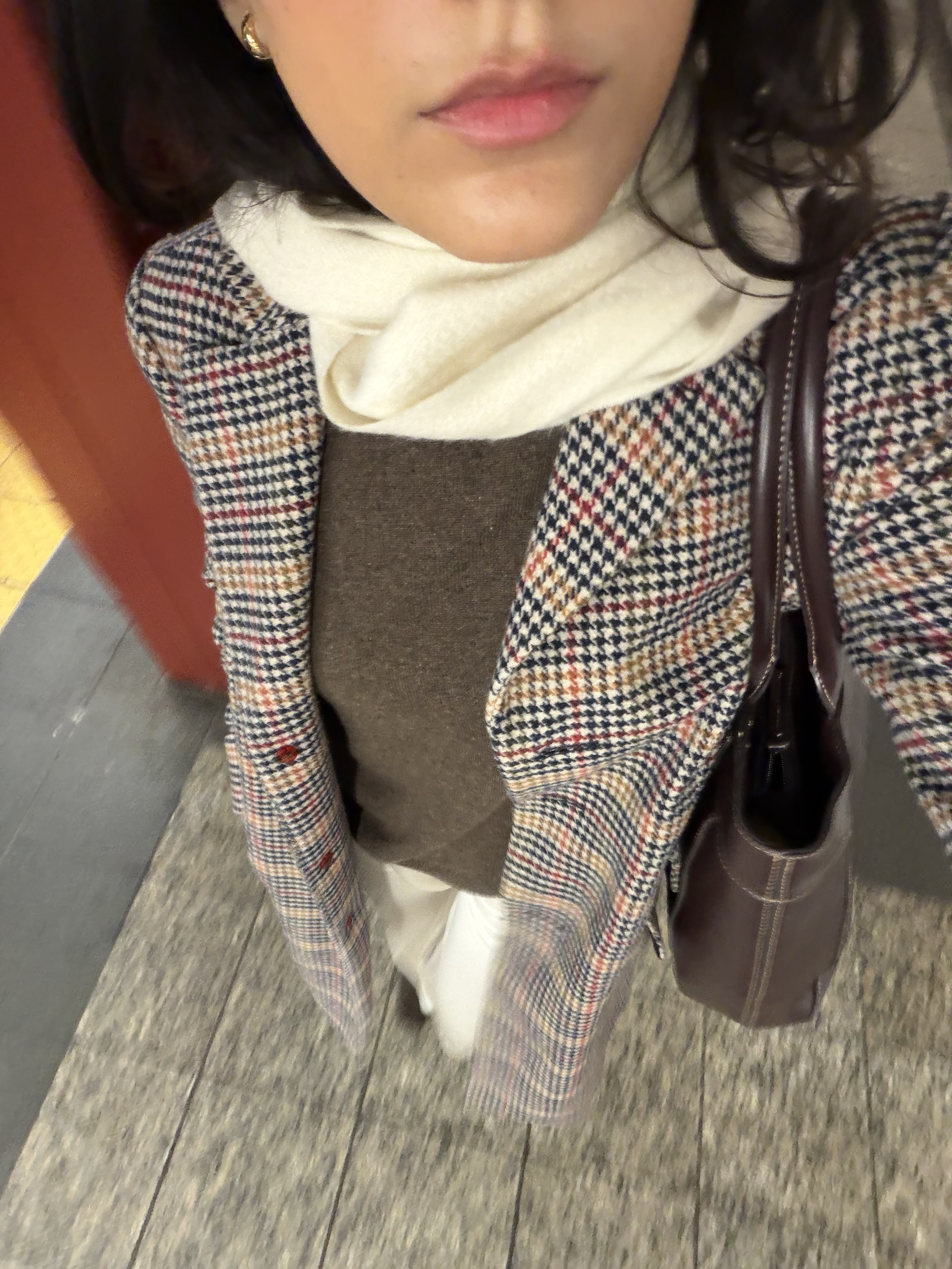 WWW assistant shopping editor wears the Quince Mongolian Cashmere crewneck in brown.