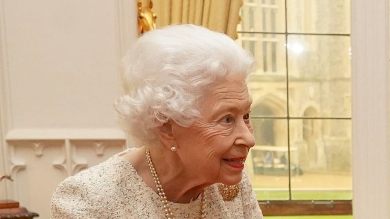 Queen ditches walking stick after 'mobility issues' for latest royal engagement