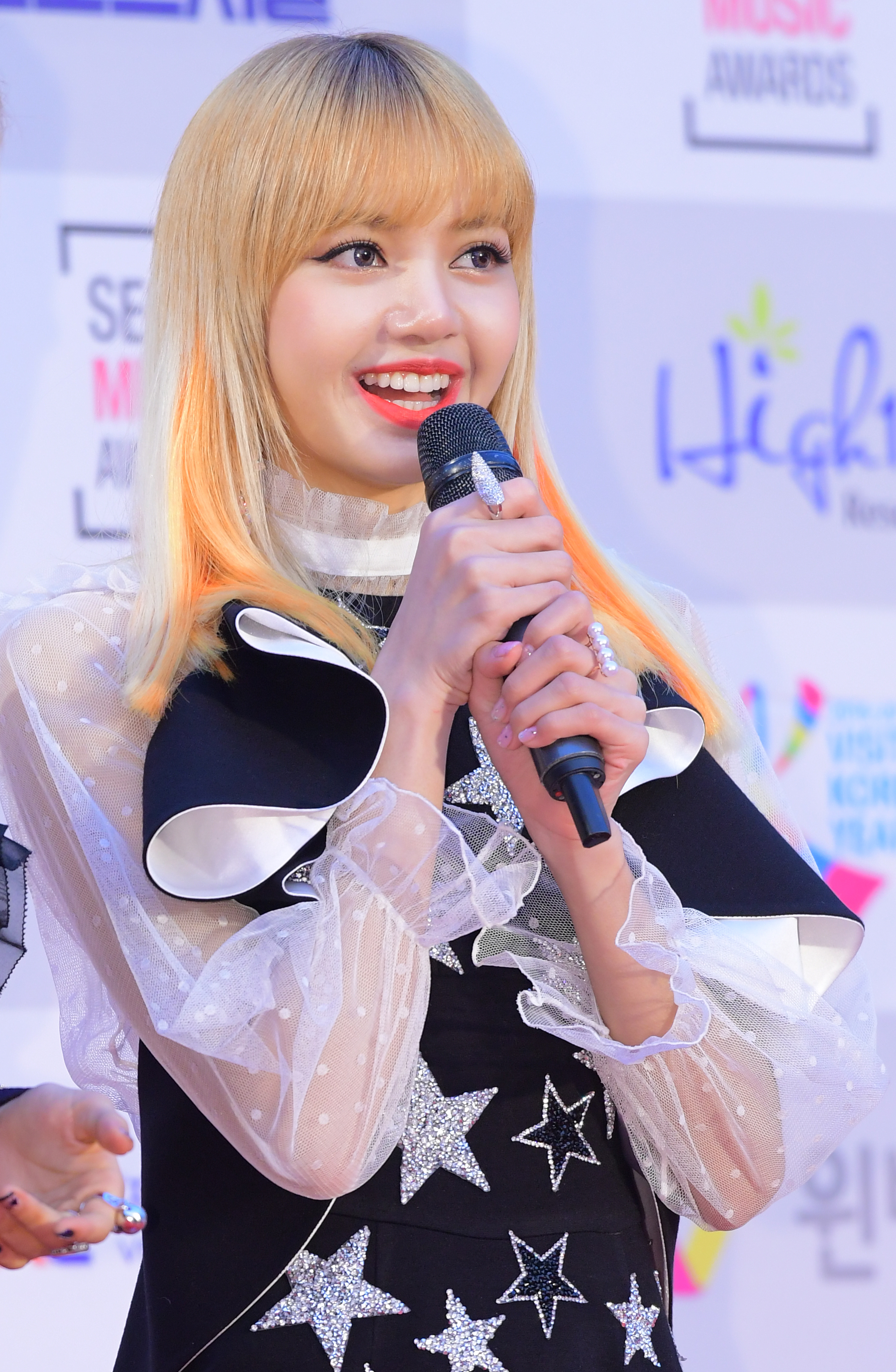 SEOUL, SOUTH KOREA - JANUARY 19: Lisa of BLACKPINK attends 26th High1 Seoul Music Awards at Jamsil Arena on January 19, 2017 in Seoul, South Korea (Photo by The Chosunilbo JNS/Imazins via Getty Images)