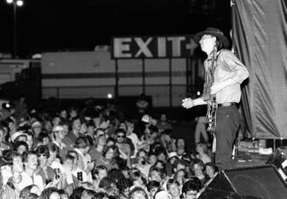 Looking for a way out, SRV live in 1985