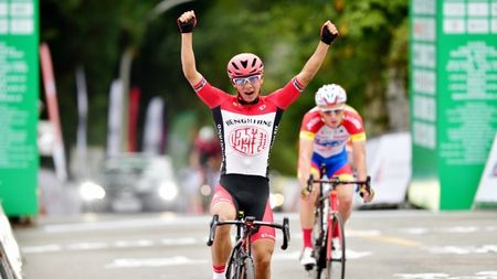 Lyu Xianjing celebrates his stage win