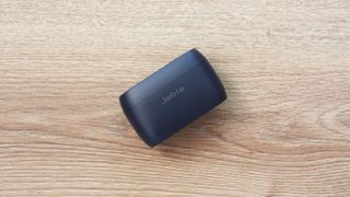 the jabra elite 4 active charging case