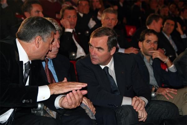 Bernard Hinault in intense discussion.