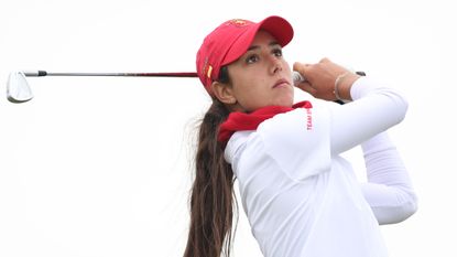 Julia Lopez Ramirez plays an iron shot