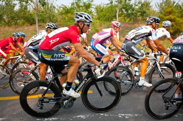 Overall leader Tony Martin (HTC-Highroad) sits comfortably in the bunch.