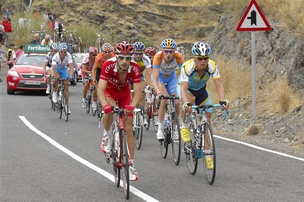 Alexander Vinokourov (Astana) takes a turn at the front of the breakaway