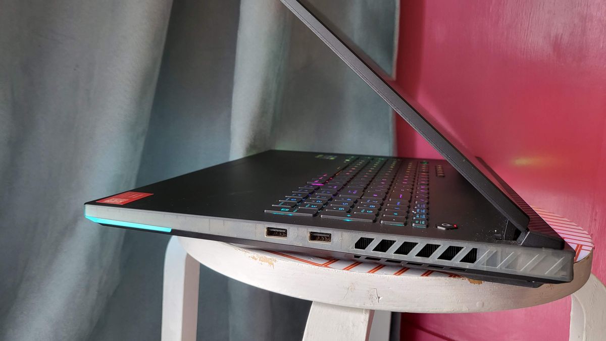 Asus ROG Strix Scar 18 (2023) on a stool