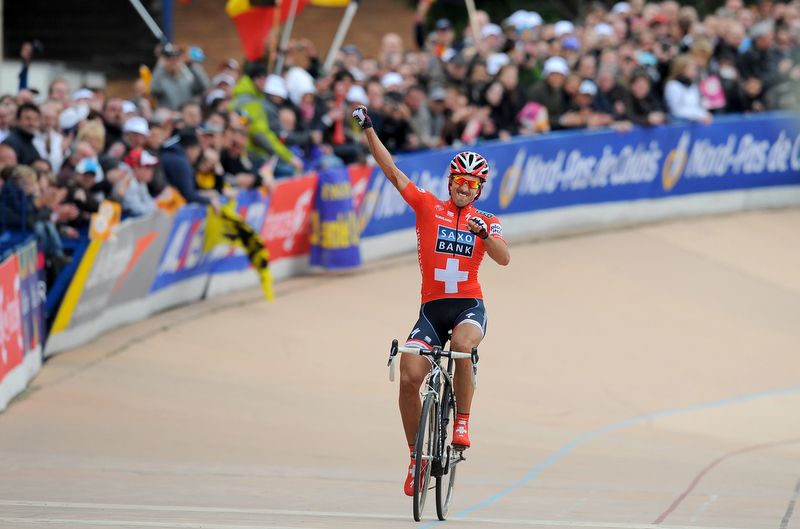 Fabian Cancellara arrives solo in the velodrome in 2010 with plenty of time to celebrate