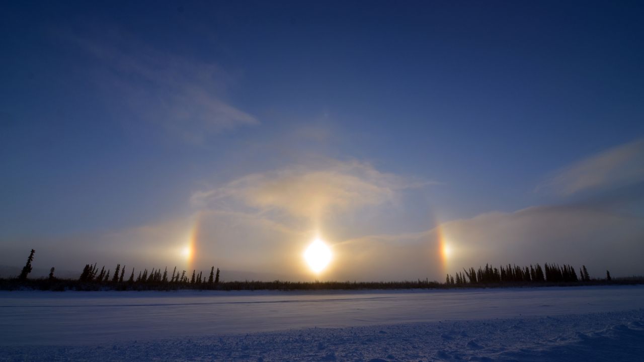 Stunning 'sun dogs' could sparkle in alien skies, James Webb Space Telescope suggests
