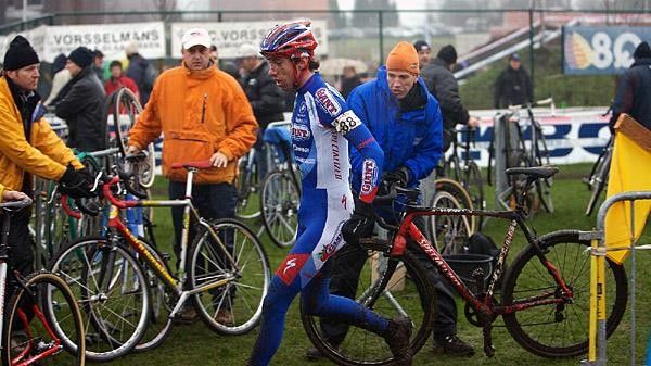 American National Team coach Geoff Proctor catches Chance Noble's Bike at Azzencross in Loenhut?
