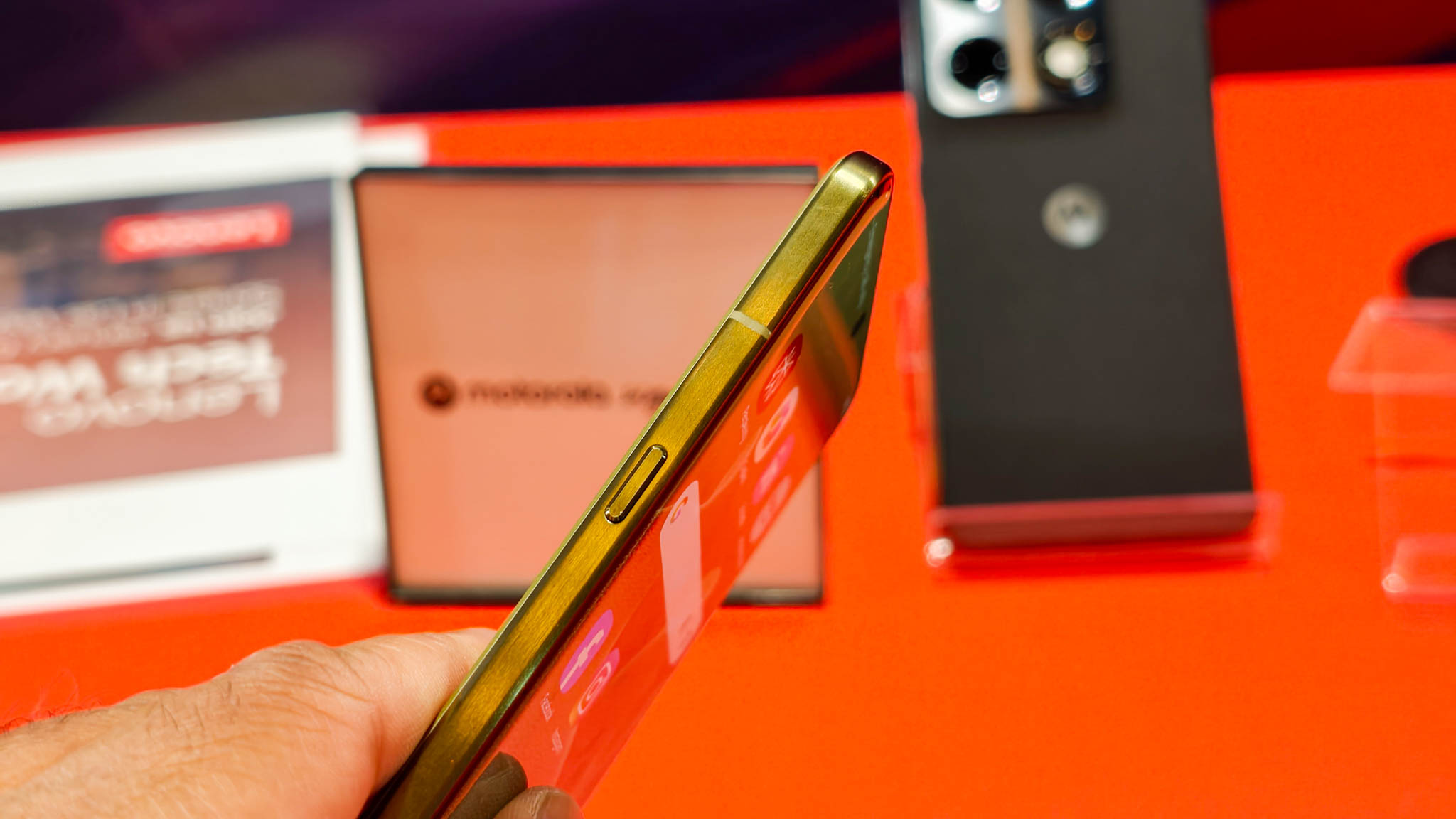 Motorola Signature hands-on testing at Android Central