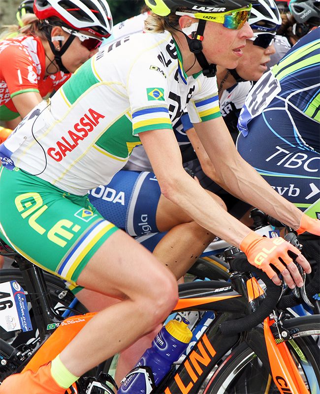 Brazilian National Champion, Flavia Olivereira (Ale Cipollini) plays it safe