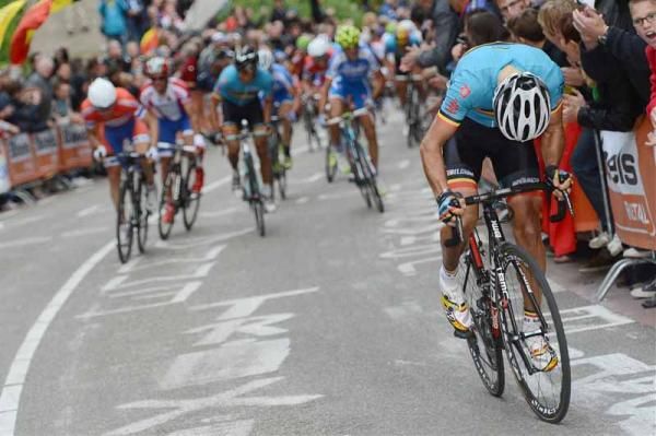 Gilbert attacks and looks to see if anyone can match his acceleration