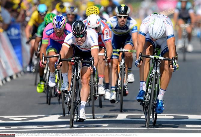Marcel Kittel (Argos-Shimano) pips Mark Cavendish on the line to win Stage 12