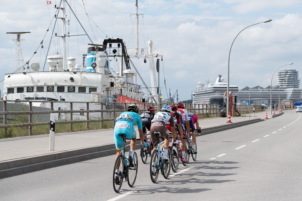 The breakaway at the Euroeyes Cyclassics Hamburg