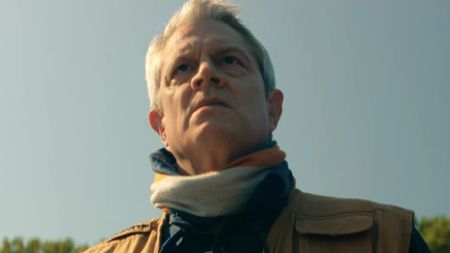 A close up of Johnny Knoxville looking angry in Tiny Fugitives
