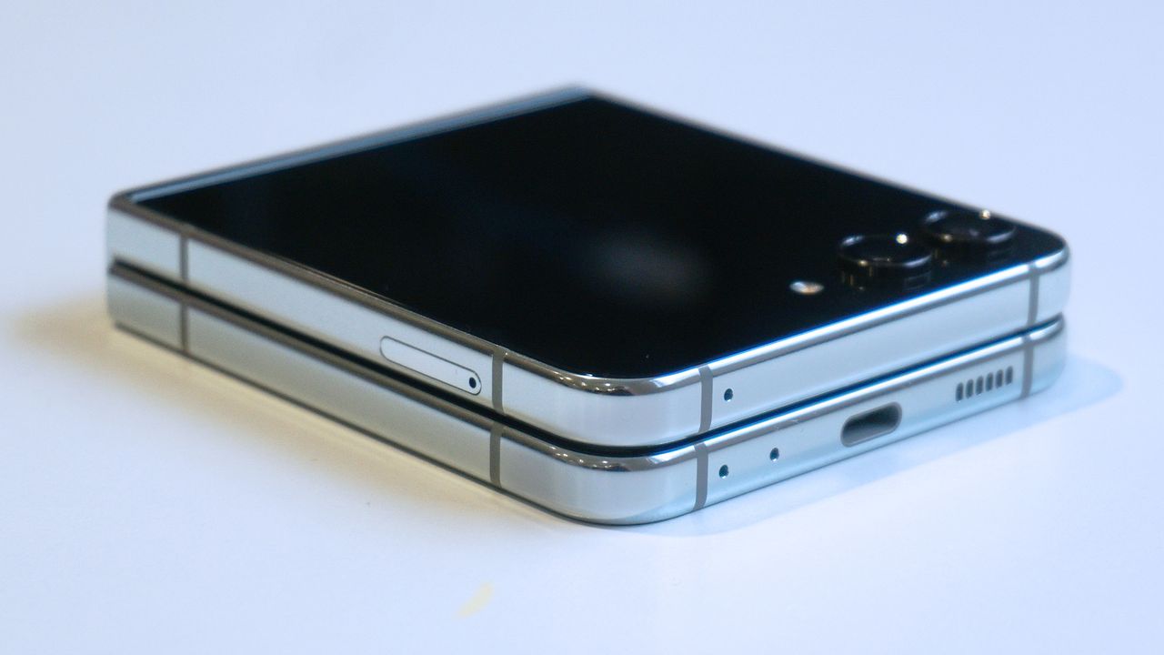 Samsung Galaxy Z Flip 5 review front angled closed