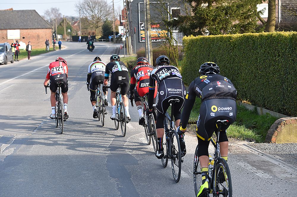 A split in the field at Omloop Het Nieuwsblad