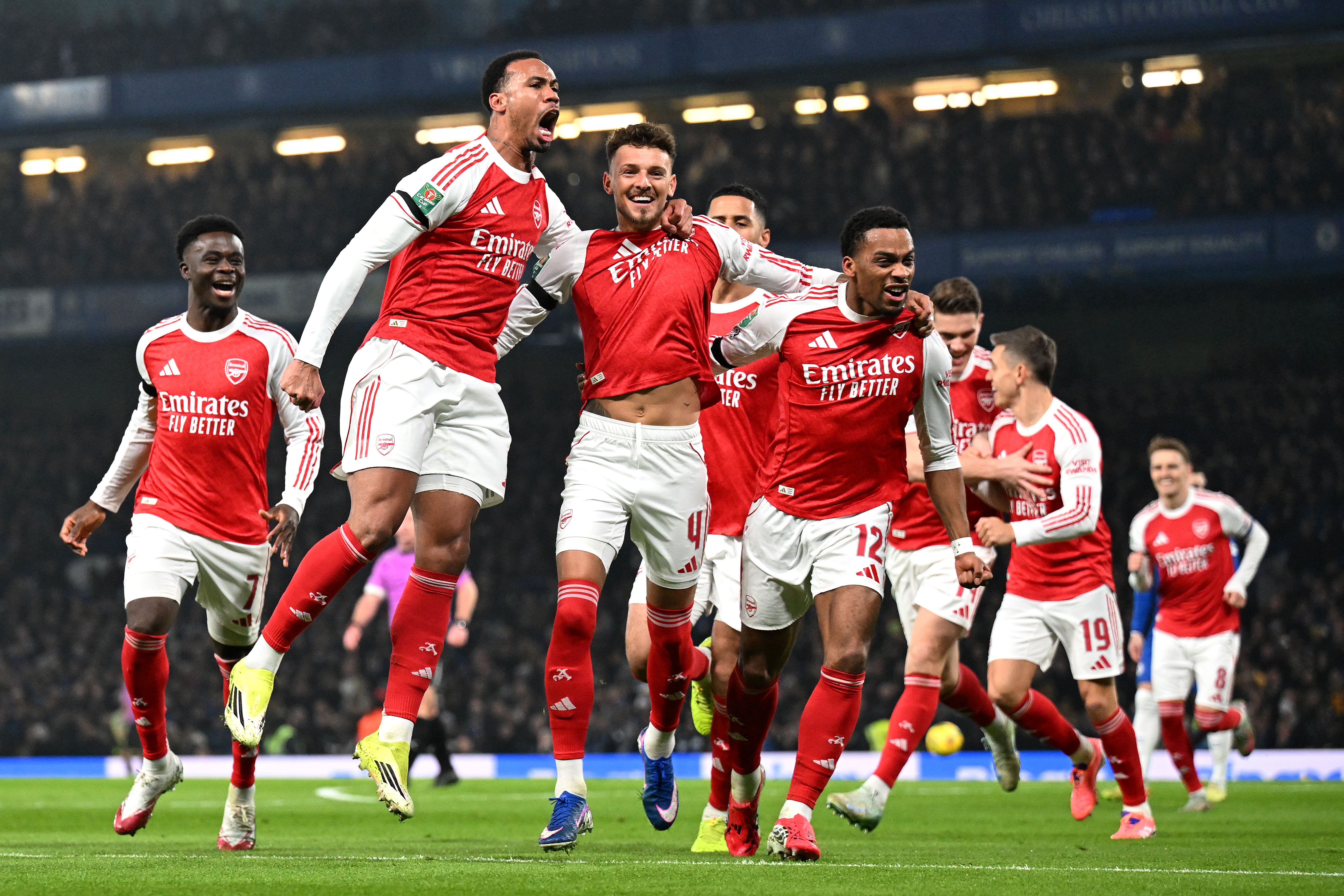 Ben White of Arsenal celebrates scoring his team's first goal with teammates Jurrien Timber, Gabriel and Bukayo Saka during the Carabao Cup Semi Final First Leg match between Chelsea and Arsenal at Stamford Bridge on January 14, 2026 in London, England.