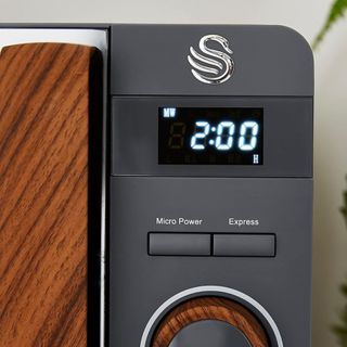Close-up picture of Swan Nordic microwave handle and dial