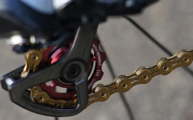 Edvald Boasson Hagen's Cerv&eacute;lo S5 features KMC chains with Ceramic Speed bearings and Di2 components