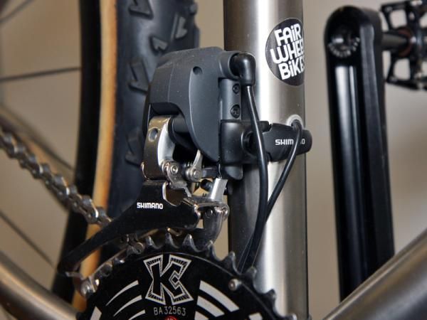 Fairwheel Bikes repurposed an unused water bottle braze-on to run the Shimano Dura-Ace Di2 wire.