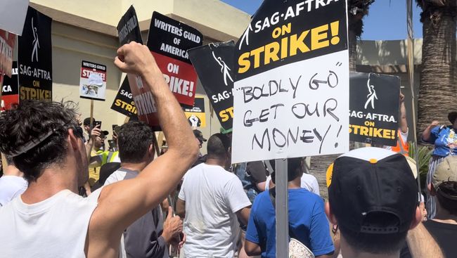 Paramount WGA SAG-AFTRA Picket