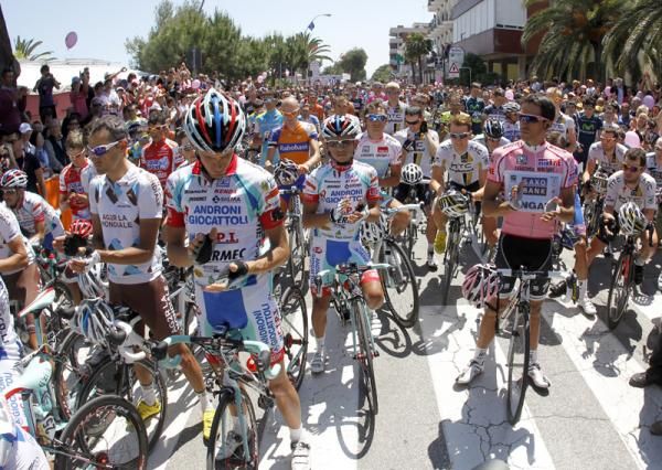 The peloton at the start