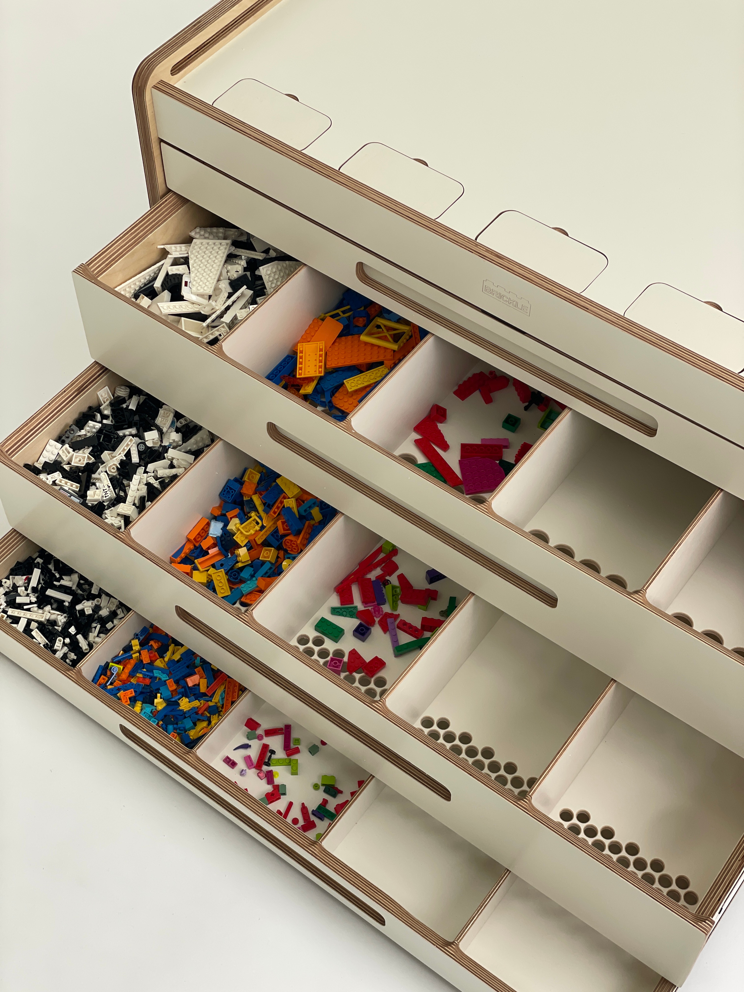 The unit sorts Lego pieces by size
