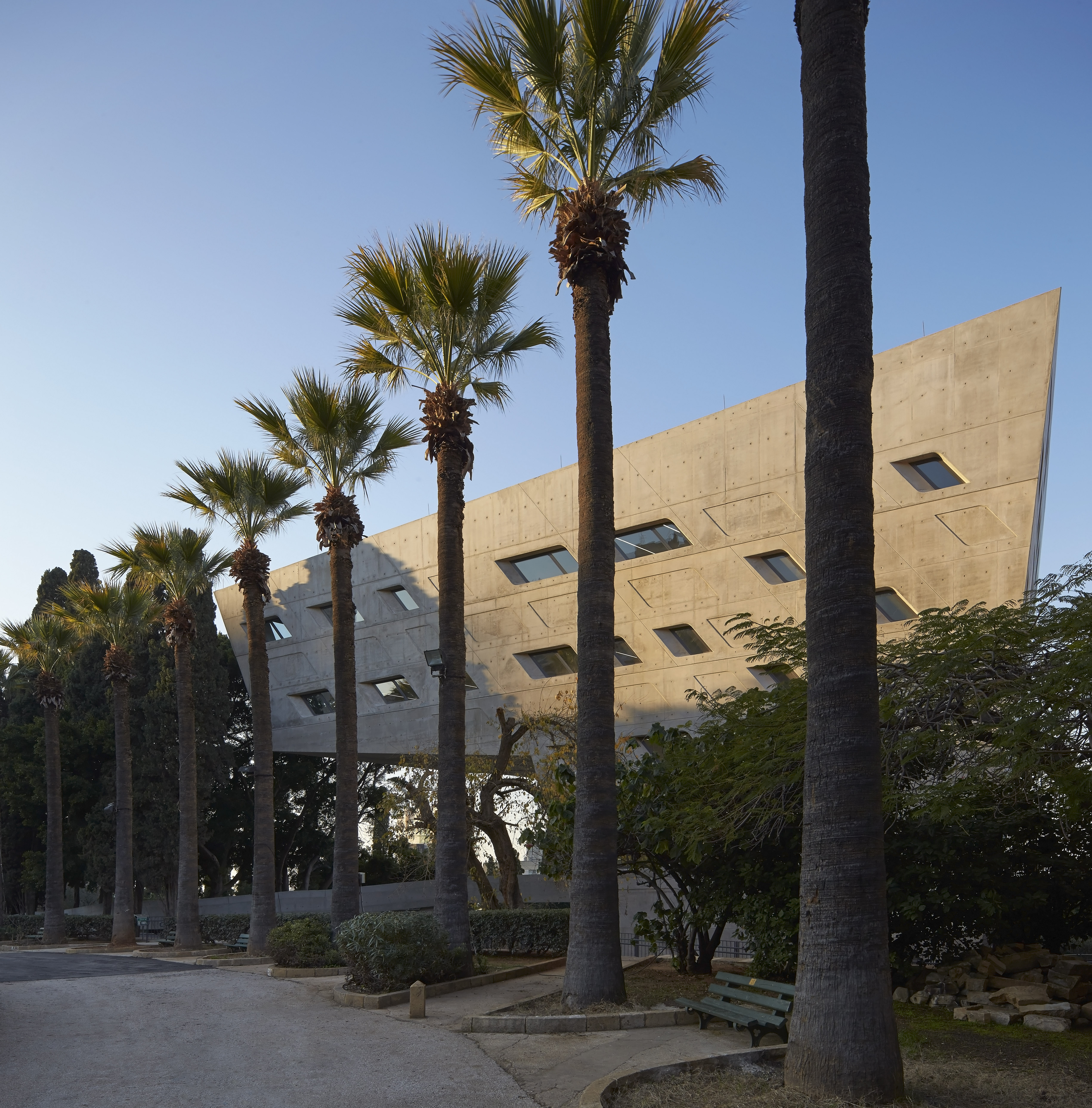 Zaha Hadid Scholars Program Issam Fares Institute for Public Policy and International Affairs