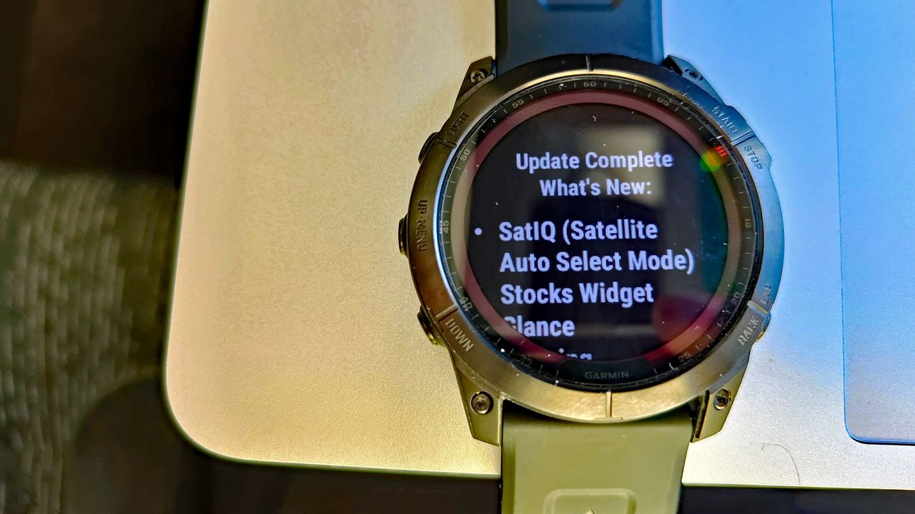 Garmin Fenix 7X displaying details about the latest GArmin software update