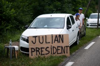 A sign supporting Julian Alaphilippe at the 2021 Tour de France