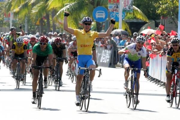 Boris Shpilevsky (Russia) takes another win, and overall victory. Or so he thinks.