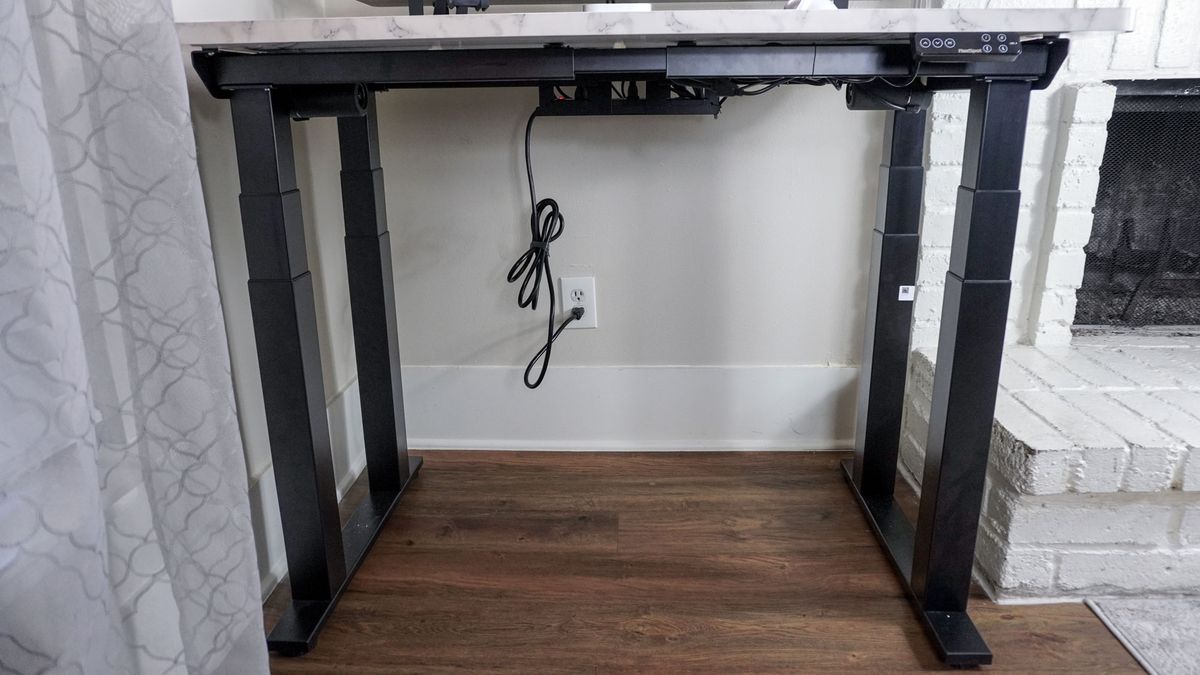 A close up shot of the FlexiSpot E7 Plus' 3-stage legs