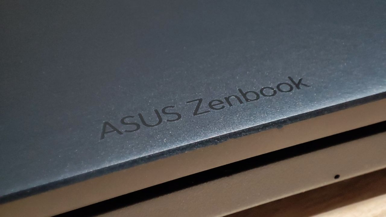 Asus Zenbook Pro 14 Duo OLED (UX8402)