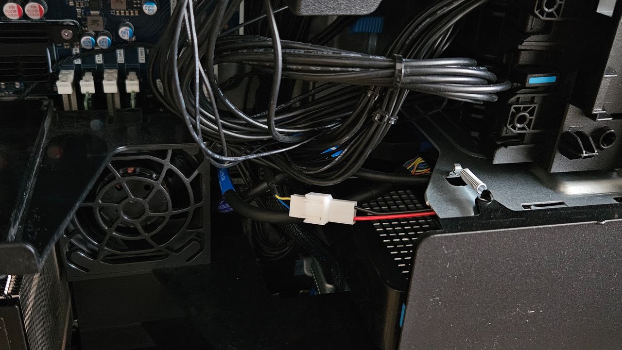The HP Z4 G6i Workstation on a desk