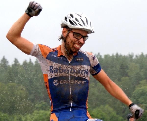 A happy national champion, Emil Lindgren, crosses the line
