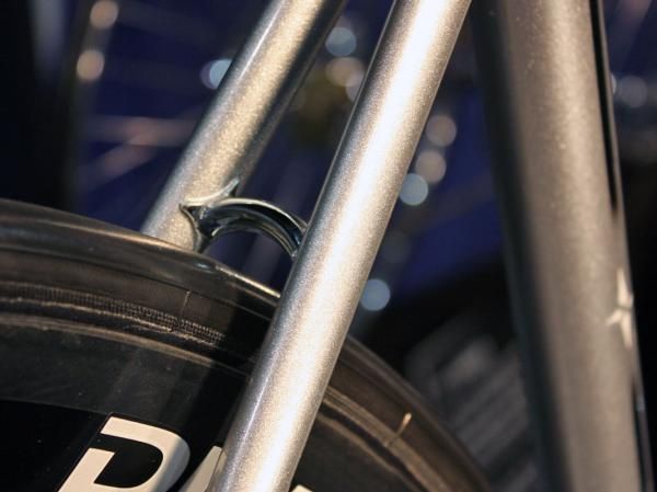 Since the rear brake is moved down near the bottom bracket, the seat stay bridge can be smaller and more elegant.