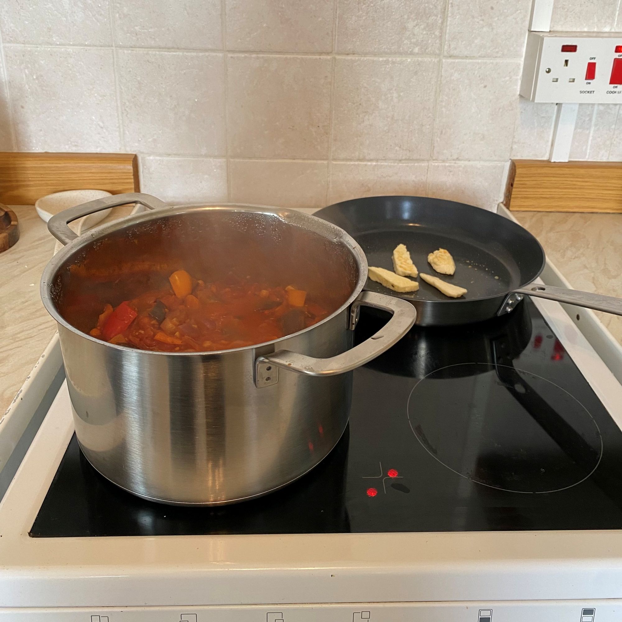 chilli con carne cooking in IKEA cookware