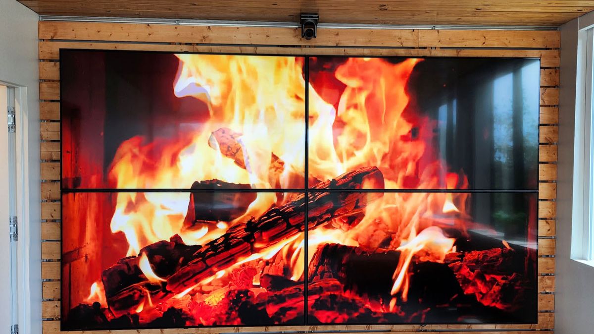 The RICE Pitch Room 2x2 video wall delivers stunning multi-view or full-screen visuals for presentations, conferencing and mood setting, while being cost effective and easy to install and control, thanks to the Key Digital KD-VW4x4ProK 4K video wall processor matrix.