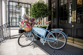 Pashley bike at The Kensington hotel entrance