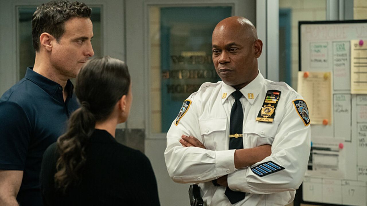 The sergeant talking to the detectives.